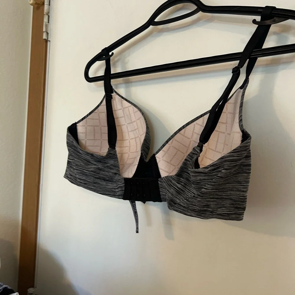 Victoria’s Secret 36D Semi Uplift Bra Grey/Black